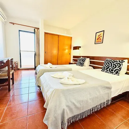 Privado T1 Rua Da Oura شقة *